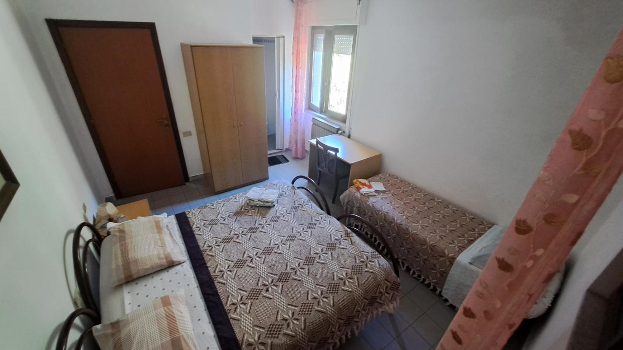 Hotel Alberta Massa  Bagian luar foto