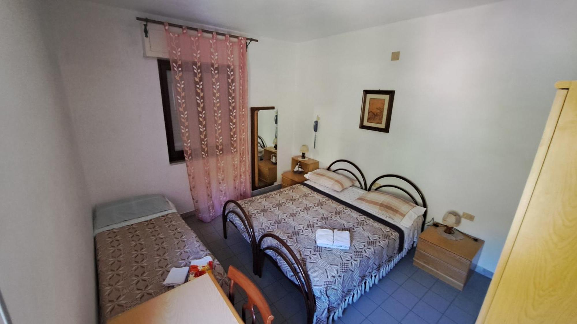 Hotel Alberta Massa  Bagian luar foto