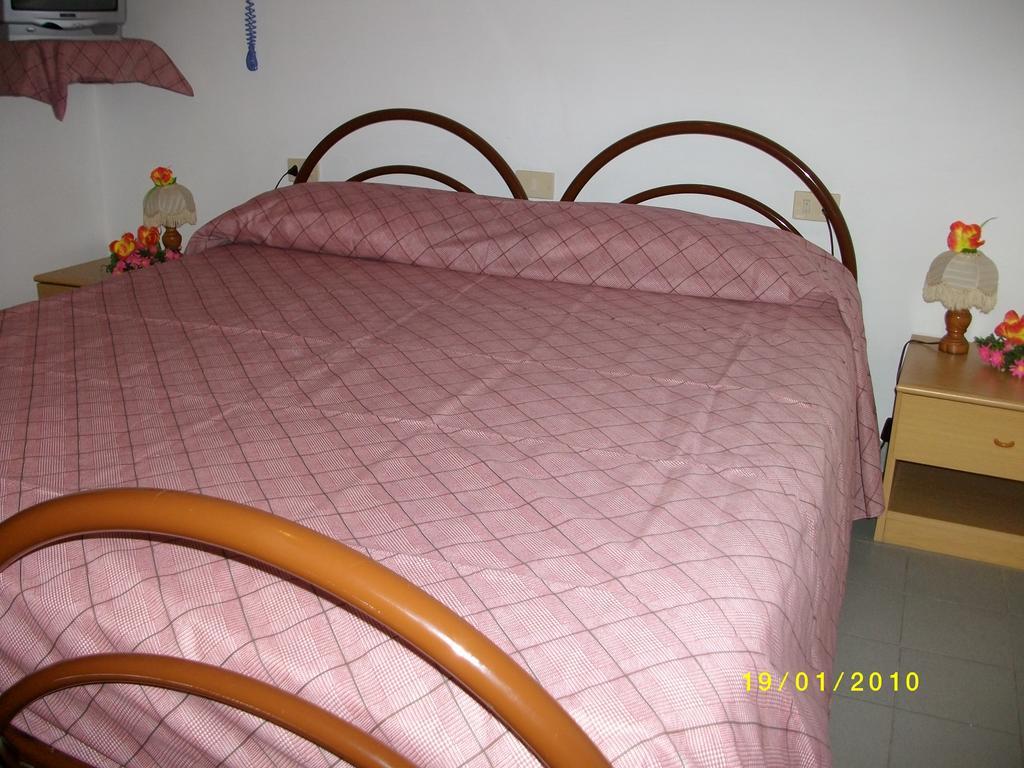 Hotel Alberta Massa  Bagian luar foto