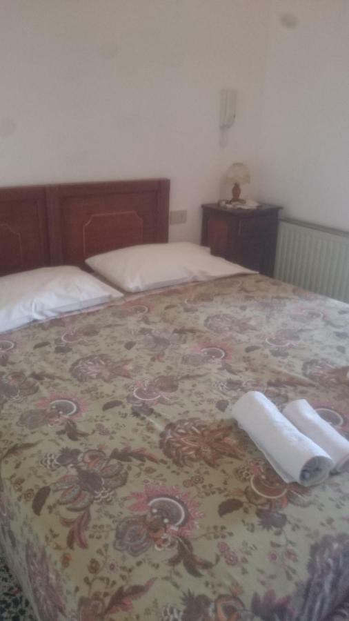 Hotel Alberta Massa  Bagian luar foto